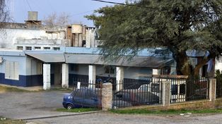 Sorpresivo. El agente ingresó a la celda, lo agarró de los pelos y le pegó trompadas en el rostro.