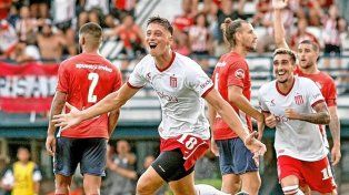 Unión apuntó a un defensor sin continuidad en Estudiantes