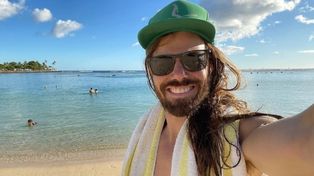 Empresario insta a que lo imiten: se bajó el sueldo para repartirlo a sus empleados
