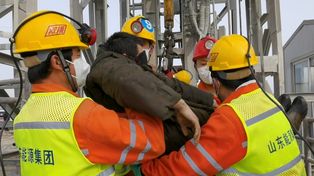 China: rescatan a once mineros que estaban atrapados desde hace dos semanas