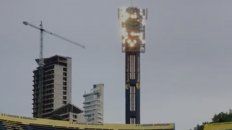 Una de las torres del Gigante durante la prueba de iluminación esta tarde en Arroyito. Una de las torres del Gigante durante la prueba de iluminación esta tarde en Arroyito.