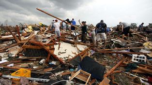 Un enorme tornado deja al menos 51 muertos en los suburbios de Oklahoma