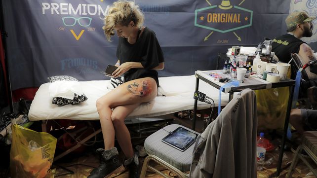 Barbas, bigotes y tatuajes en la convención internacional de Bucarest