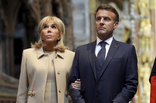La esposa de Macron acude al alto tribunal por los rumores de que es transgénero