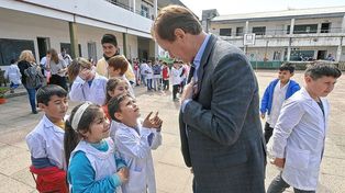 Paranacito: Bordet dispuso de más lanchas para trasladar alumnos