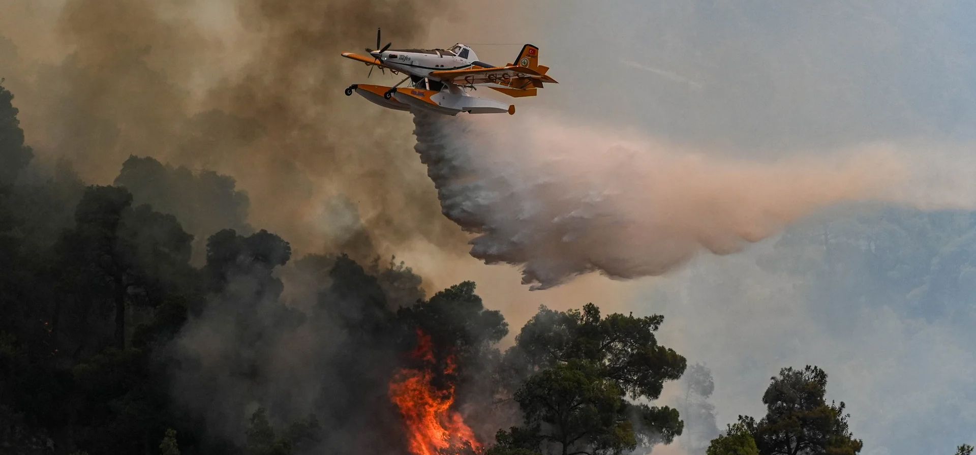 Continúan las labores de extinción en Manisa, donde se ha desatado un incendio forestal, Manisa, Turquía. Fotografía: Anadolu/Getty Images Continúan las labores de extinción en Manisa, donde se ha desatado un incendio forestal, Manisa, Turquía. Fotografía: Anadolu/Getty Images