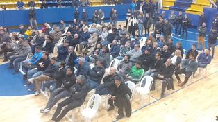 Unos 200 socios formaron parte de la asamblea realizada en el Cruce Alberdi. Fue la primera de esta gestión.