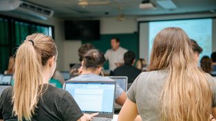 Programación: crear el mañana estudiando una profesión con futuro
