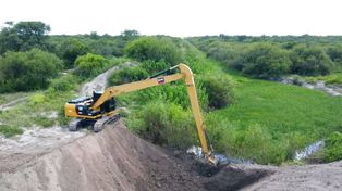 En cercanías de Colmena, departamento Vera, fue necesaria la intervención estatal para reponer el curso de agua del canal La loquita.