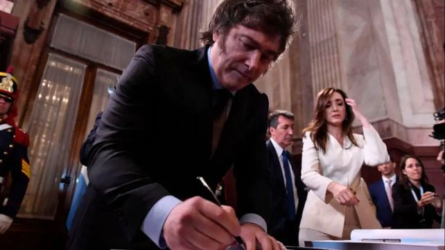 Milei lanza una batería de iniciativas que desafían la capacidad de la política de procesarlas.&nbsp;