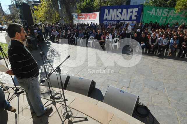 Homenajearon a los docentes y a los establecimientos escolares que ayudaron a los evacuados durante la inundación del 2003