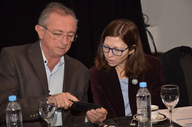 Batakis junto al ministro de Producción de Santa Fe