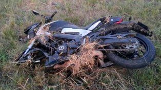 Un hombre de 44 años murió de manera instantánea tras chocar contra una camioneta. El siniestro vial ocurrió en la Ruta N° 2.