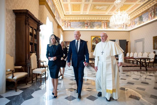 Francisco y Biden se encontraron en el Vaticano y hablaron casi dos horas