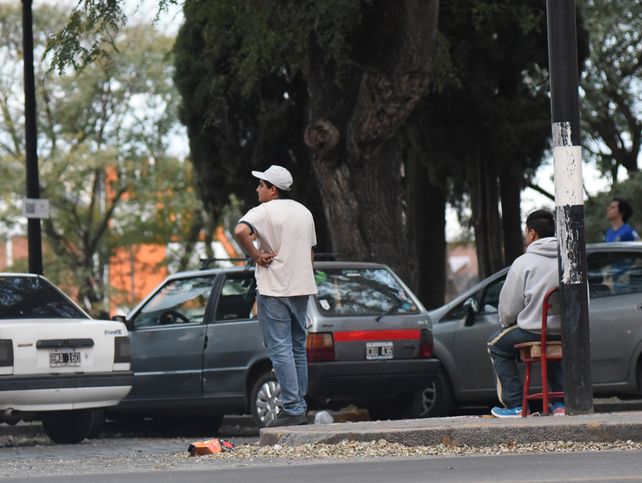 Trapitos. Denuncian que los cuidadores presionan a los conductores.