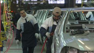 Escasean los repuestos para el auto y cada vez cuestan más caro
