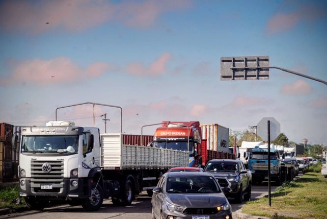 Transportistas denuncian que en lo que va marzo el gasoil subió entre 20% y 25%. Pidieron una actualización tarifaria.