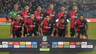 Los once iniciales de Newells que vencieron en Tucumán.