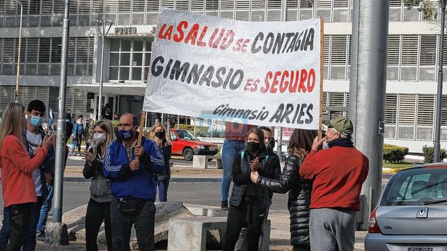 Dueños de gimnasios marcharon en Paraná exigiendo trabajar