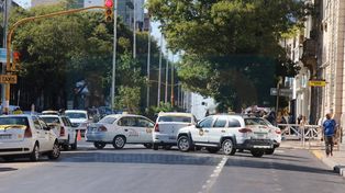 Taxistas de Paraná cortan calles para poder aumentar tarifa