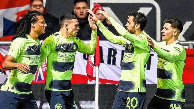 Manchester City se midio con el Bristol City.