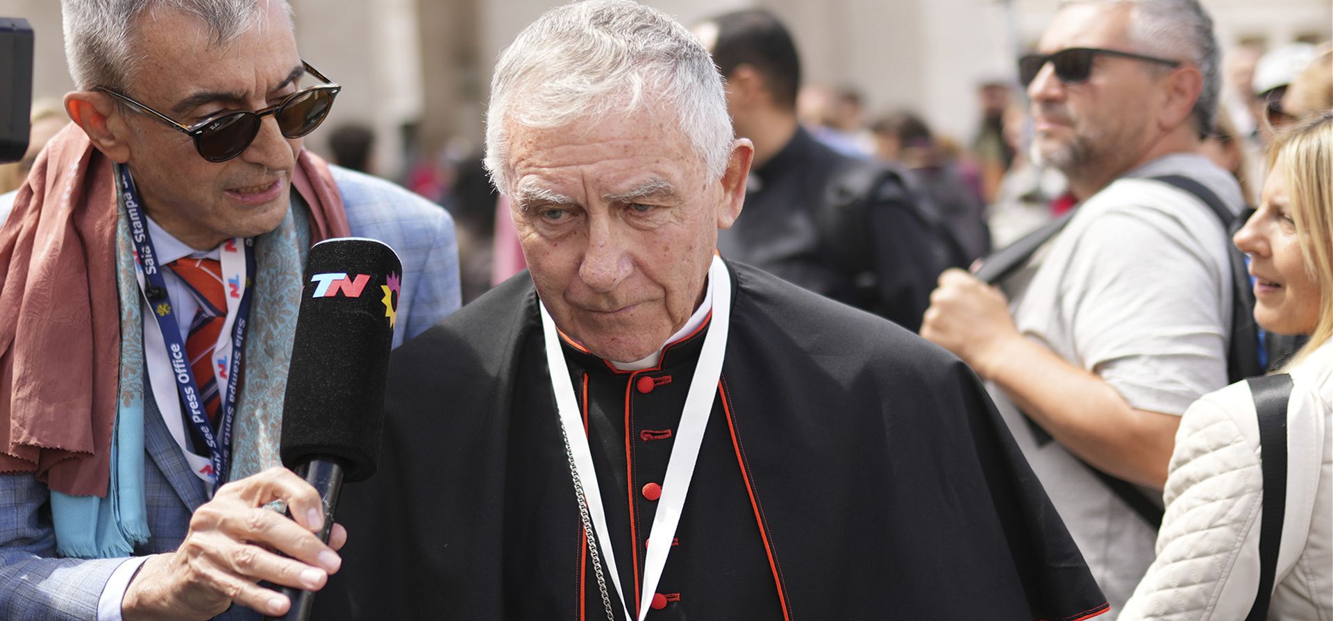 El cardenal Blase Joseph Cupich es abordado por periodistas a su salida de una reunión de cardenales en el Vaticano, el martes 6 de mayo de 2025. (Foto AP/Francisco Seco) El cardenal Blase Joseph Cupich es abordado por periodistas a su salida de una reunión de cardenales en el Vaticano, el martes 6 de mayo de 2025. (Foto AP/Francisco Seco)