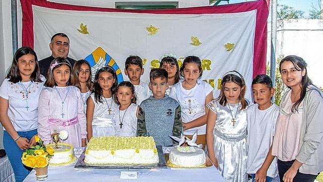 Encuentro. Después de la Confirmación de los pequeños hubo celebración en comunidad.