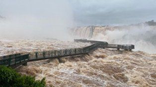 Las Cataras del Iguazú continuarán cerradas por la fuerte crecida del río