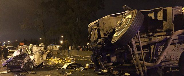 Tres personas fallecidas en un tremendo accidente en Rosario