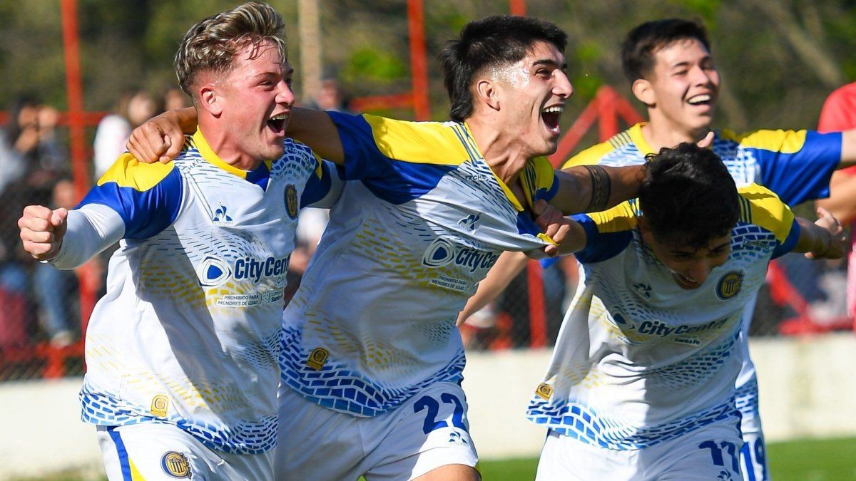 La reserva de Central dio vuelta un partido complicado y trepó a lo más alto de la tabla