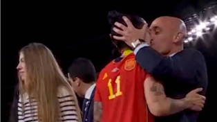 El presidente de la Federación Española renunciará tras besar sin consentimiento a una jugadora