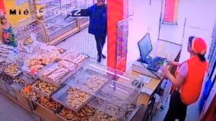 Robo a mano armada en una panadería ubicada en Av. Facundo Zuviría al 4300.