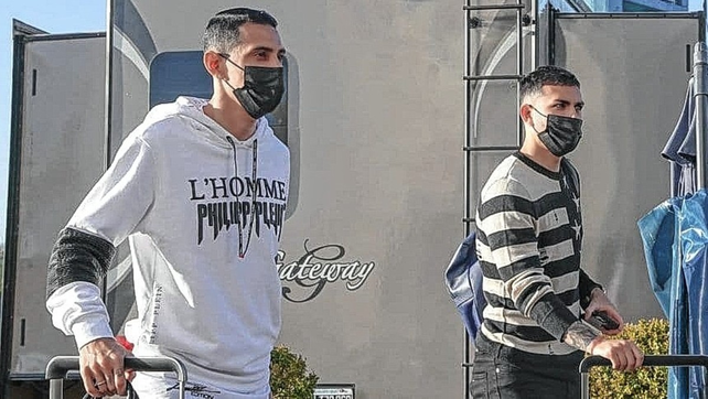 Ángel Di María y Leandro Paredes se sumaron al predio de Ezeiza.