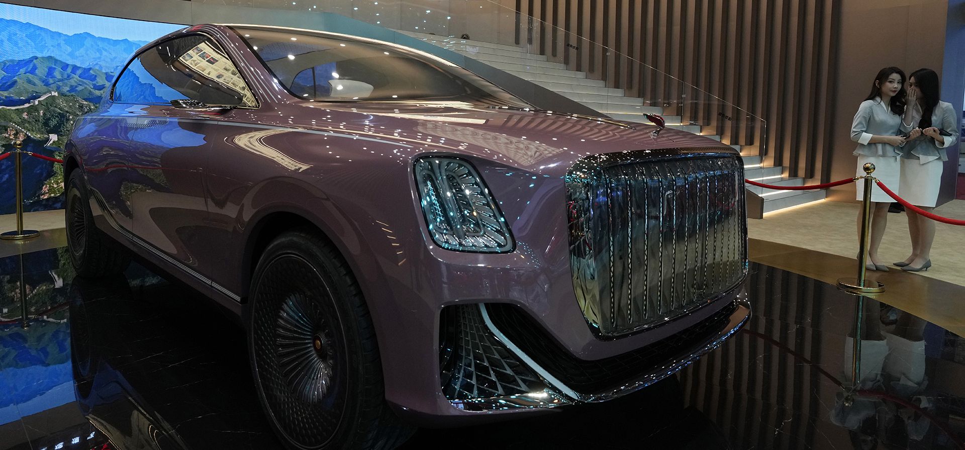 Vehículo conceptual de la marca china de automóviles de lujo Hongqi exhibido durante la exhibición Auto Shanghai 2023 en Shanghái, el miércoles 19 de abril de 2023. (Foto AP/Ng Han Guan)