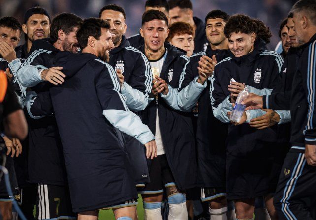 Messi junto a sus compañeros.