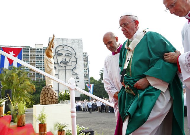 La Plaza de la Revolución se llenó para ver de cerca al Papa.