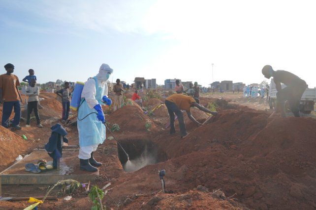 El brote de ébola en Congo no se detiene y podría volverse el más mortal de la historia