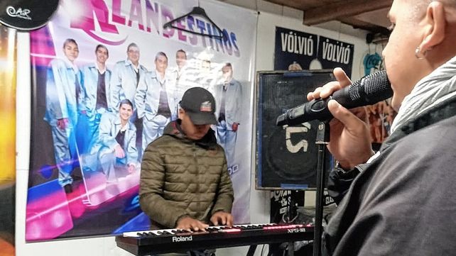 Klandestinos, con la voz del paranaense Sebastián Vega