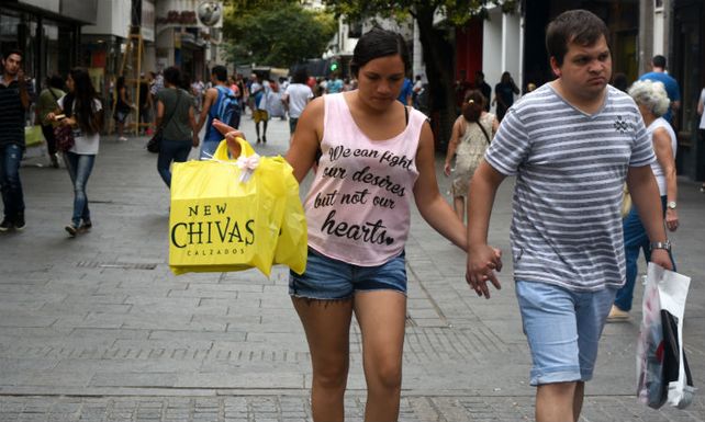 Hasta última hora de la tarde de ayer se continuaban realizando compras navideñas.