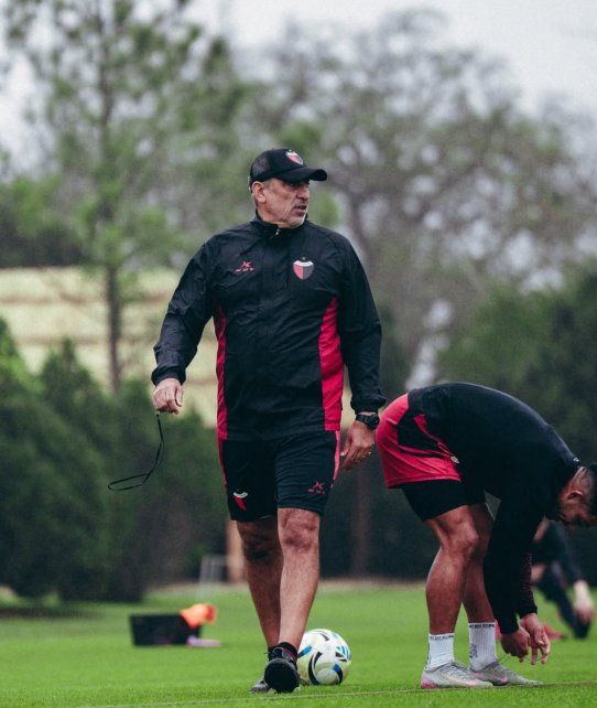 Colón sigue de cerca a varios jugadores y Garate se perfila como titular ante Patronato
