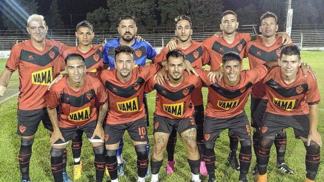 Newell´s de Mendoza al 4.000 cosechó un empate frente a Independiente de Santo Tomé. Newell´s de Mendoza al 4.000 cosechó un empate frente a Independiente de Santo Tomé.