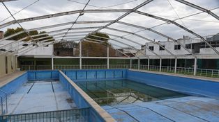 La pileta de Sportmen, 1º de Mayo al 2100, cuna de buenos nadadores y jugadores de waterpolo.