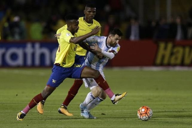 Argentina visita a Ecuador en busca del invicto histórico