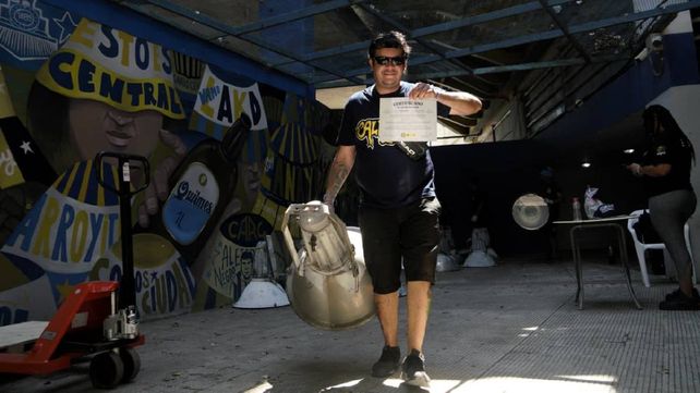 Mirá la millonaria cifra que recaudó Central por la venta de las viejas luminarias del Gigante