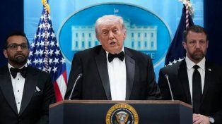 Trump relató que confundió los disparos con el ruido de una bandeja y aseguró que el salón principal se mantuvo sellado en todo momento.
