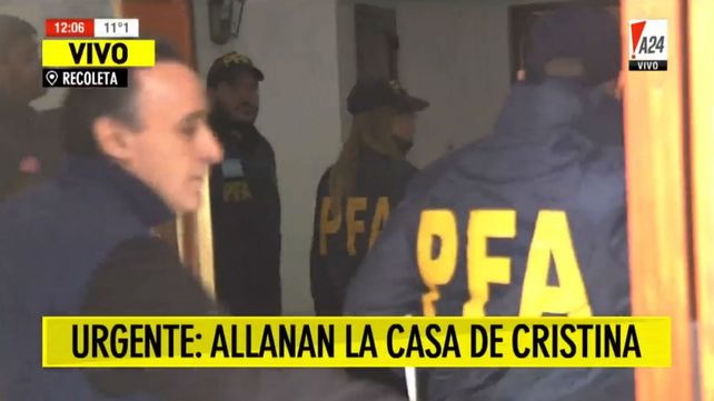 Comenzó el allanamiento en el departamento de Cristina en Recoleta