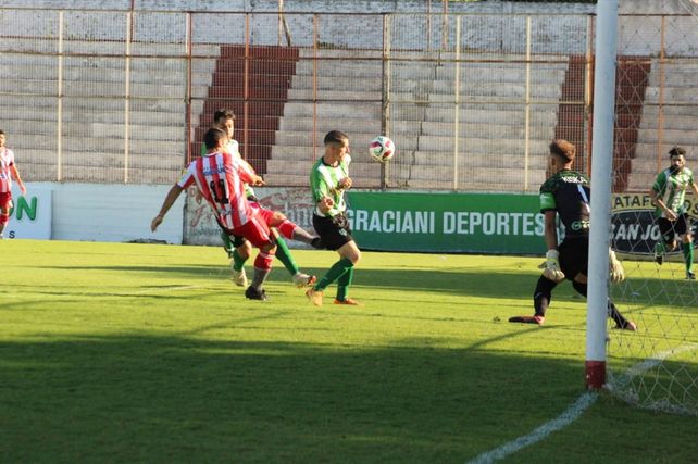 Atlético Paraná festejó ante Oro Verde en el Mutio