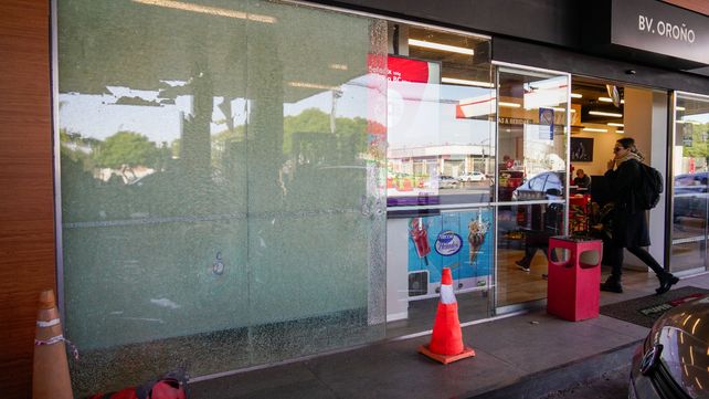 El ataque a balazos se registró el miércoles por la noche en la estación de servicios de Oroño y Lamadrid.