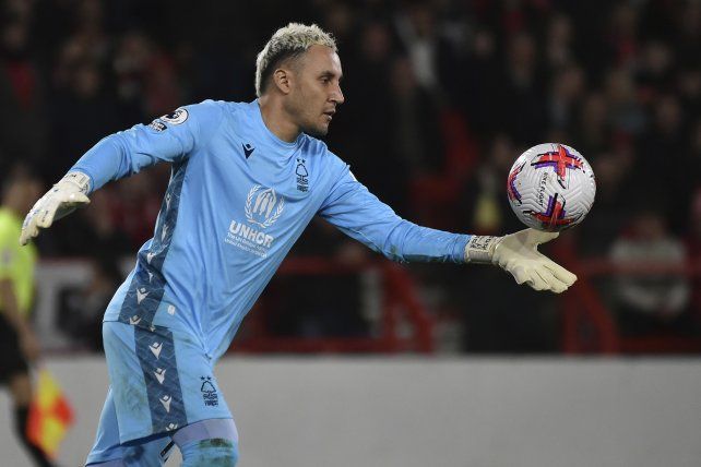 Keylor Navas estará observando el partido entre Newells e Independiente Rivadavia.