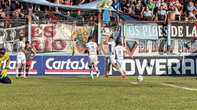 Violencia en el fútbol: batalla campal en un encuentro del ascenso